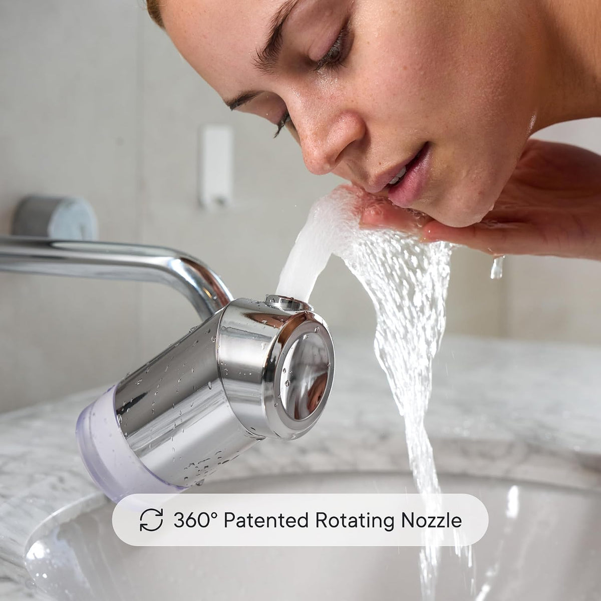 Qure Skincare - Grifo de agua con filtro para lavabo de baño, reduce el 99% de cloro y metales pesados, hidratación de la piel en 4 semanas, reduce la acumulación, equilibra el pH, piel y cabello más suaves, color plateado