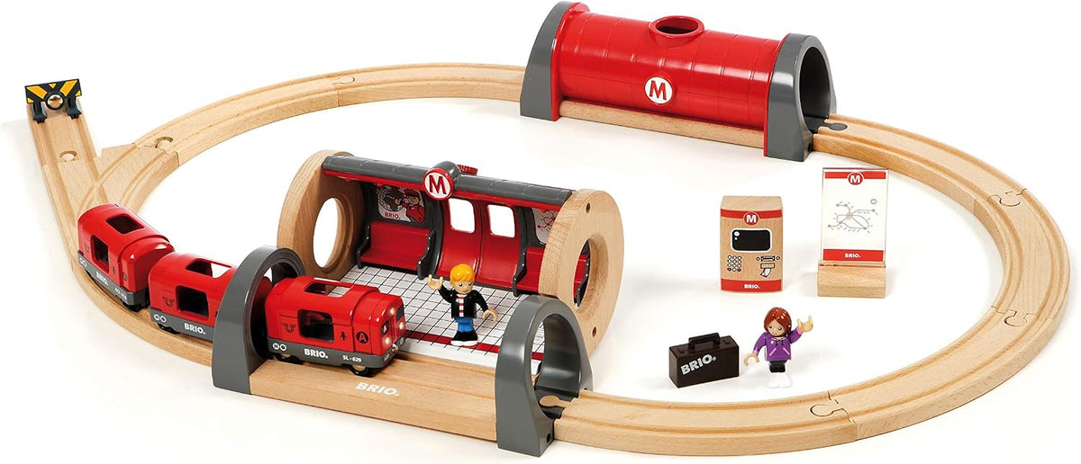 BRIO Metro Railway Set – Juego de 20 piezas de madera con certificación FSC y accesorios – Motor de tren con luz y sonido, quiosco, pistas de madera y más – Funciona con todos los juegos de trenes BRIO – Niños a partir de 3 años