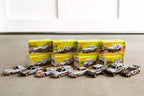 Matchbox Cars, juego de 8 autos fundidos a presión en escala 1:64 con decoraciones de primera calidad, incluyendo 1 vehículo exclusivo, neumáticos de agarre verdadero, acabado en tono platino