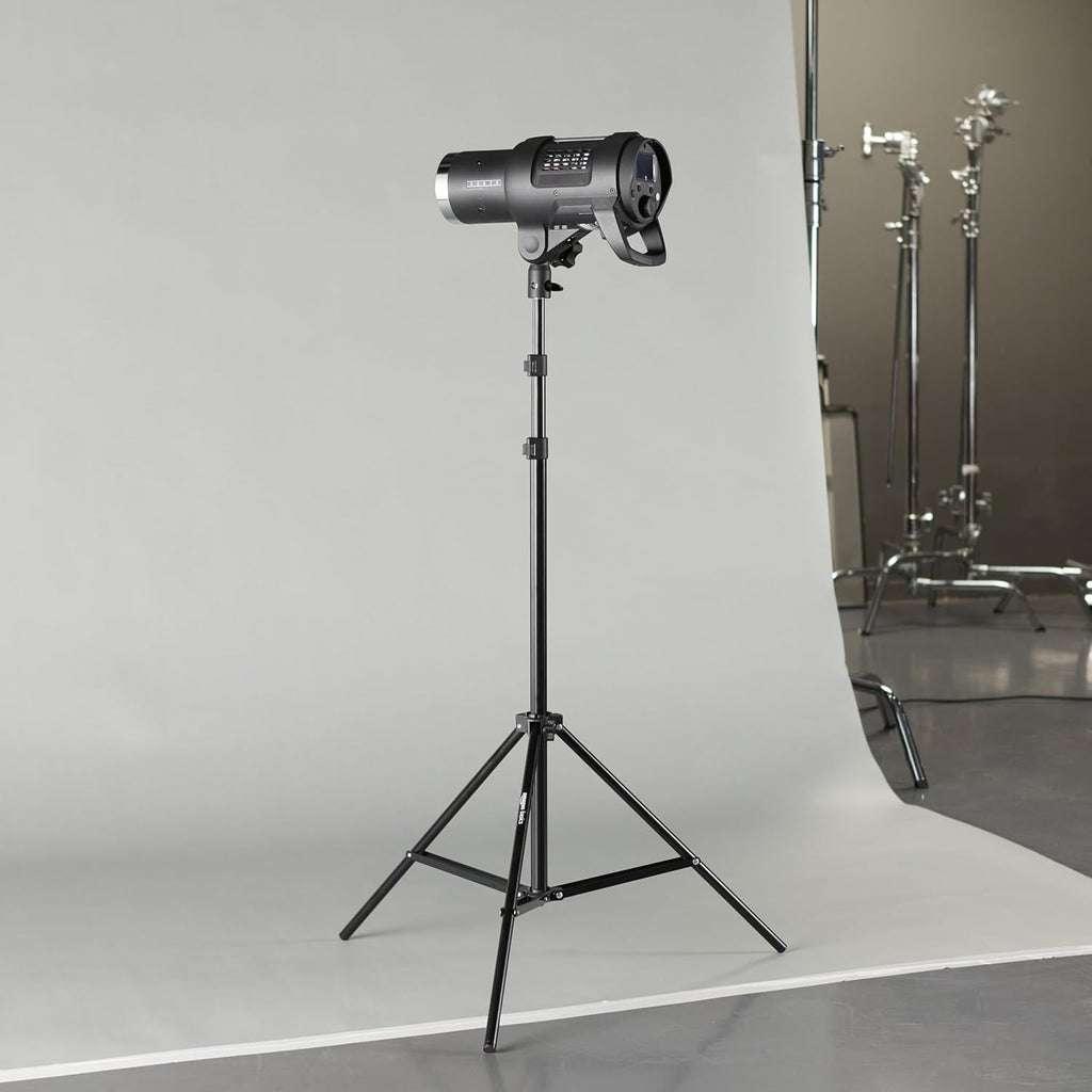 Amazon Basics Trípode portátil de aluminio para fotografía con funda, 2.8-6.7 pies, negro