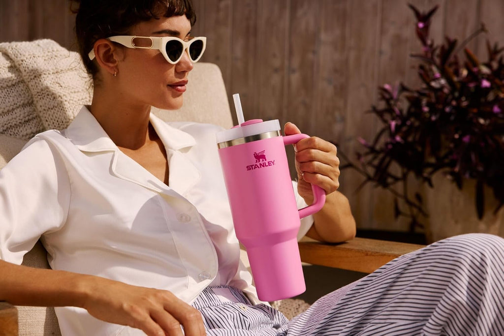 STANLEY Quencher H2.0 - Vaso con asa y pajilla, tapa de 3 posiciones Flowstate de 30 onzas, compatible con portavasos para viajes, vaso de acero inoxidable aislado sin BPA, cuarzo rosa 2.0