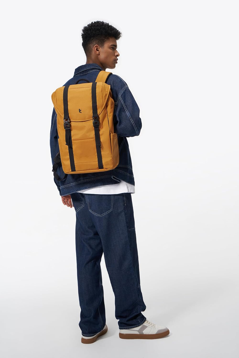Mochila tomtoc de 22L con solapa para portátil, ligera, resistente...
