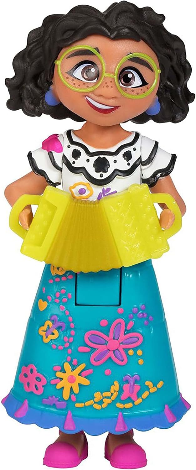 Disney Encanto Figuras de muñeca, juego de 6 unidades de la familia Madrigal, cada uno con un accesorio, ideal para jugar con la Casa Madrigal