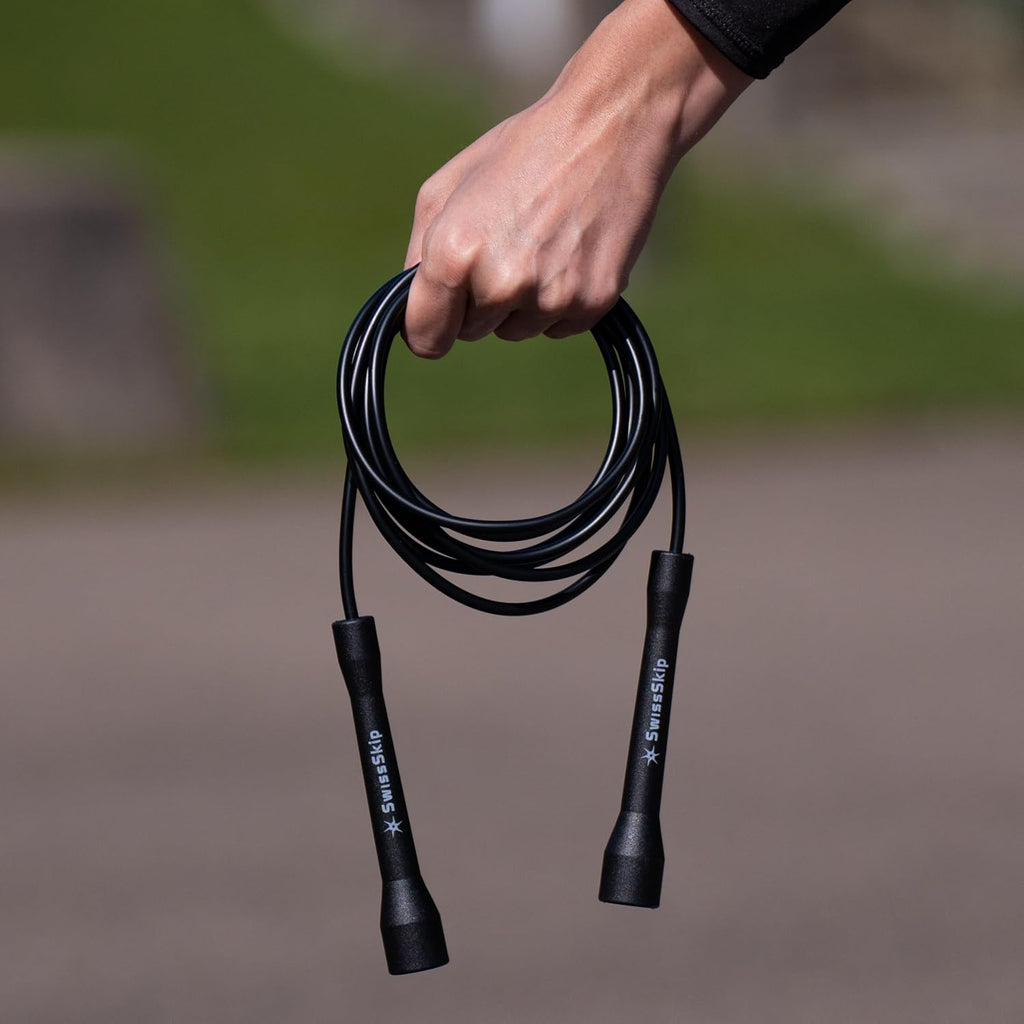 Cuerda de Saltar Rápida Swissskip de Dayan Kolev, Cuerda de Saltar de PVC de 5mm, Excelente para Principiantes y Atletas Avanzados, Diseñada para Fitness, Cardio, Boxeo y CrossFit, Longitud Ajustable