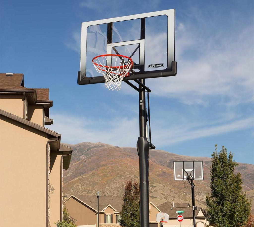 Lifetime 71281 Sistema de baloncesto en el suelo con elevador de potencia, tablero inastillable de 52 pulgadas