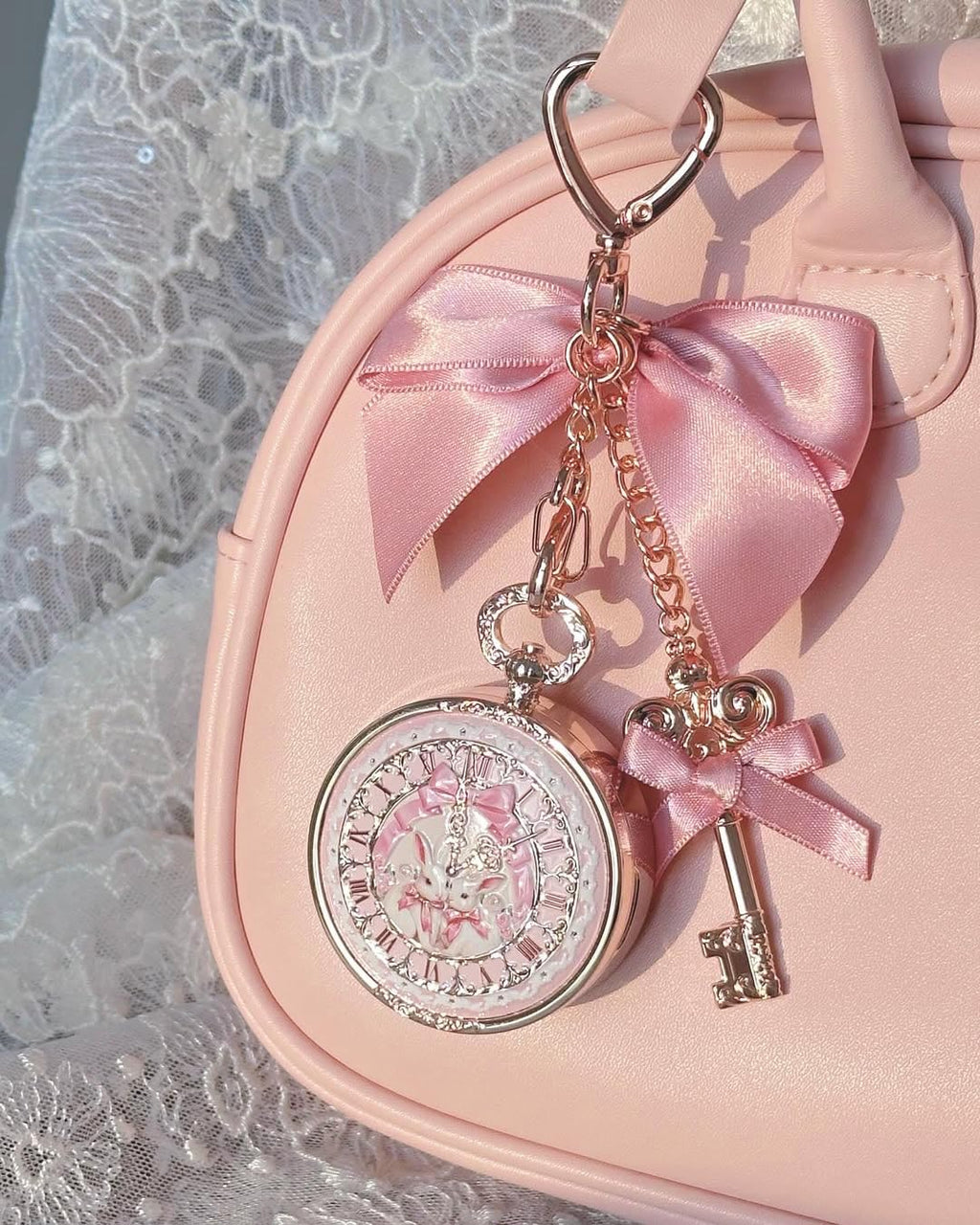 Flower Knows Bunny Garden - Bálsamo labial y colgante para bolsa, llavero rosa y espejo de mano de cupido de fresa, espejo de maquillaje decorativo rosa