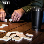 YETI Rambler - Vaso de acero inoxidable con aislamiento al vacío de 20 onzas con tapa MagSlider