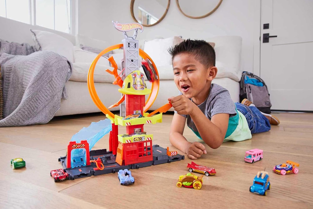 Hot Wheels City con 1 coche de juguete, ascensor impulsado por niño...