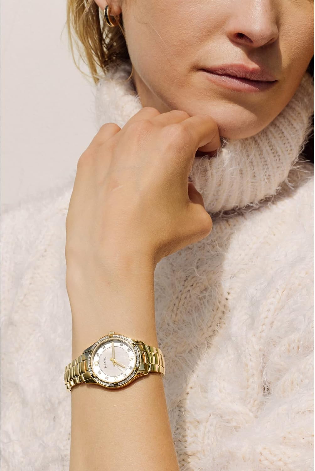 Reloj Bulova para mujer de acero inoxidable con cristal de 3 manecillas, mecanismo de cuarzo, esfera de nácar blanca