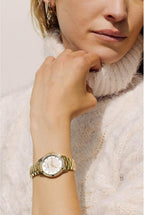 Reloj Bulova para mujer de acero inoxidable con cristal de 3 manecillas, mecanismo de cuarzo, esfera de nácar blanca