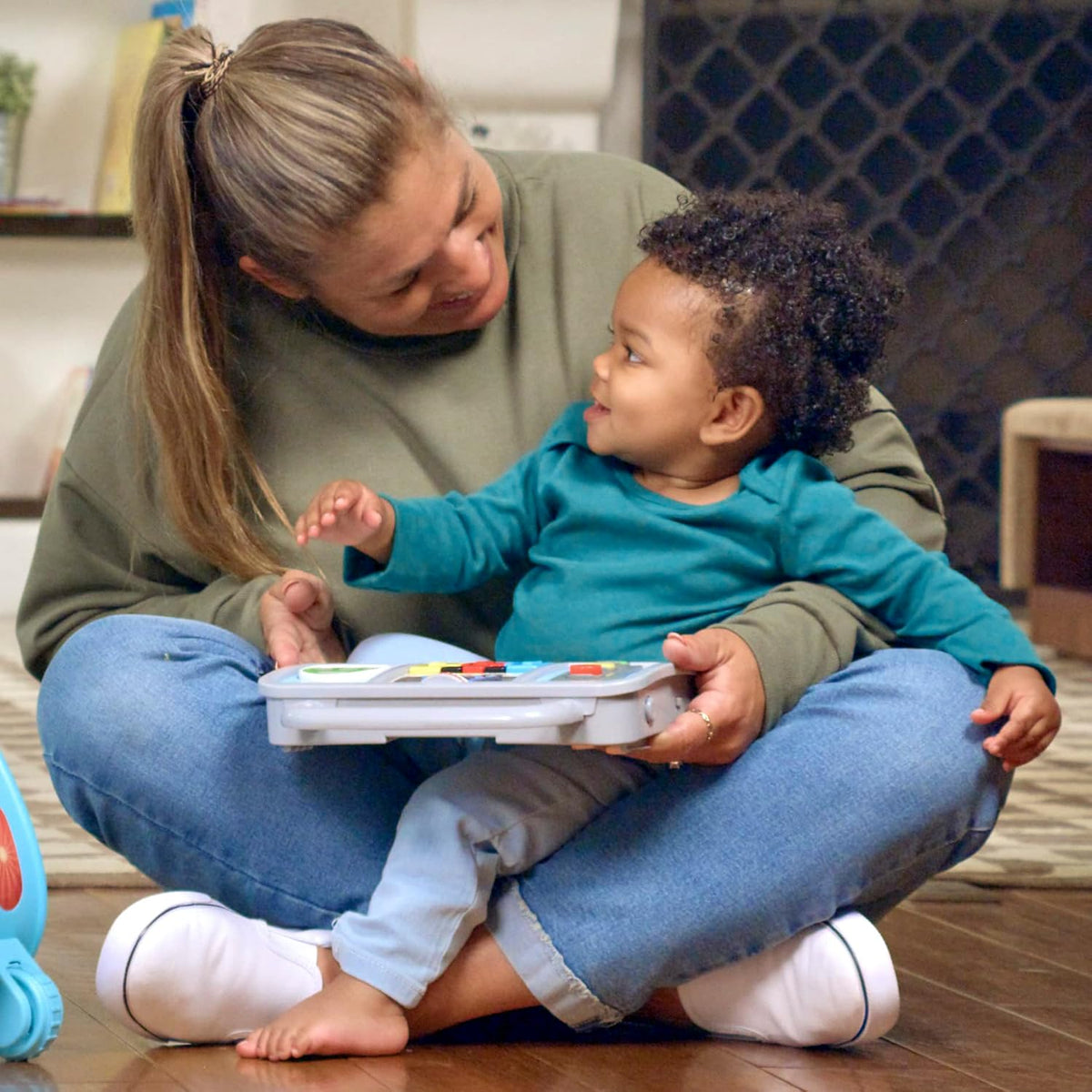Little Tikes Aprender y jugar caminante de actividades de carril de aprendizaje, sentado a pie, caminar, sonidos, aprendizaje, efectos de sonido, regalo y juguete de viaje para bebés, bebés, niñas y niños mayores de 9 meses