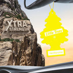 LITTLE TREES Ambientador de coche | Xtra Strength proporciona aroma de larga duración para el automóvil o el hogar | impulso extra de fragancia | Vanillaroma, 24 ambientadores