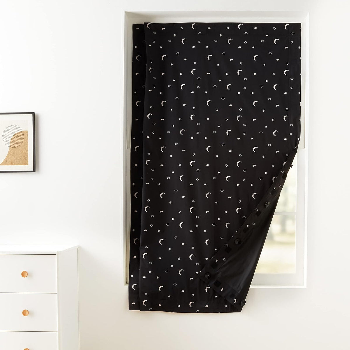 Amazon Basics Cortina opaca portátil para oscurecer la habitación con ventosas, reducción de ruido, 50 pulgadas de ancho x 78 pulgadas de largo, luna y estrellas, 1 paquete