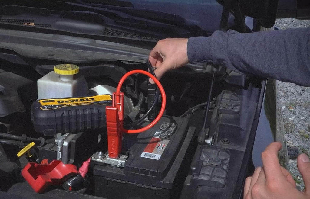DEWALT DXAELJ25C - Arrancador de litio de 2500 amperios de pico con banco