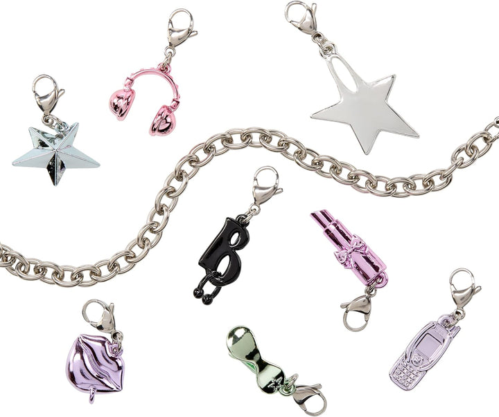 Bratz Charmz Jade Muñeca de moda con pulsera de encantos coleccionable