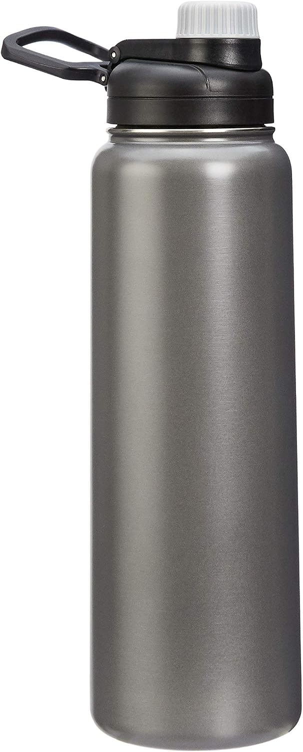 Amazon Basics Botella de agua grande aislada de acero inoxidable, tapa de boquilla a prueba de fugas, sin BPA, aislada al vacío, mantiene las bebidas frías, portátil, 30.1 onzas, gris