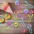 ArtCreativity Juego de 48 mini discos, juguetes de disco volador para niños en varios diseños, juguetes geniales al aire libre para niños y niñas, rellenos de bolsas de regalos y recuerdos de fiesta