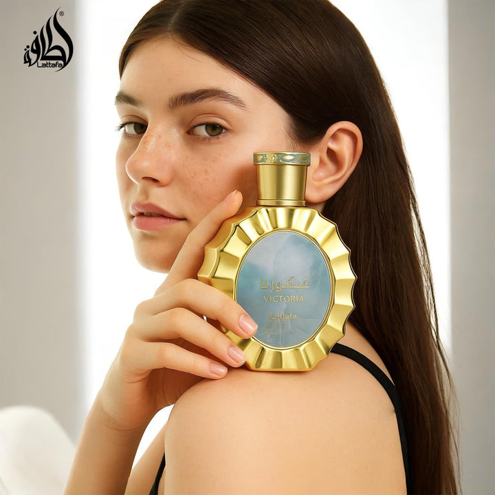 Lattafa Victoria para Mujeres Eau de Parfum en Spray, 3.4 Onzas \/...