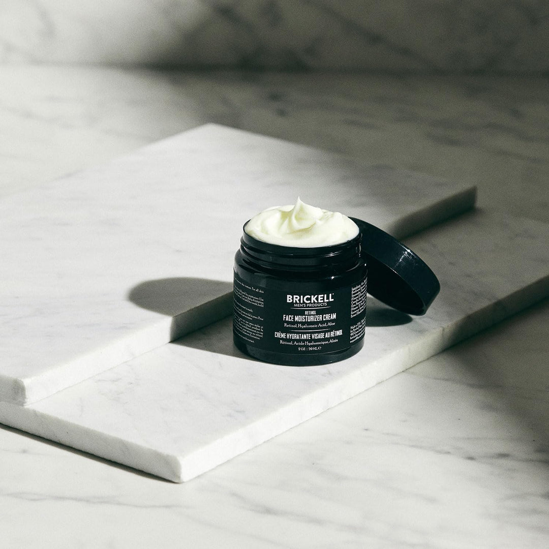 Crema hidratante facial de retinol Brickell Men's para hombres,...