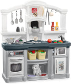 Step2 Fun with Friends - Juego de cocina para niños, cocina para interiores y exteriores con luces y sonidos, plástico duradero, accesorios de juguete de 25 piezas, niños pequeños de 2 años en adelante, gris
