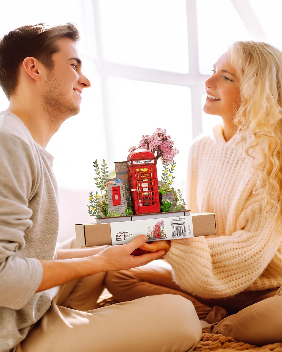 Rolife Rompecabezas de madera 3D estilo vintage, kit de modelo de cabina de teléfono de estilo británico, estantería de bricolaje para adultos, kit de construcción de modelos, manualidades divertidas