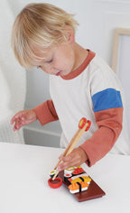 Mentari Juguetes – Juego de sushi – Juego de 11 piezas de comida de madera para niños – Incluye sushi, salsa de soja, wasabi y palillos – Fomenta el juego imaginativo, habilidades motoras finas