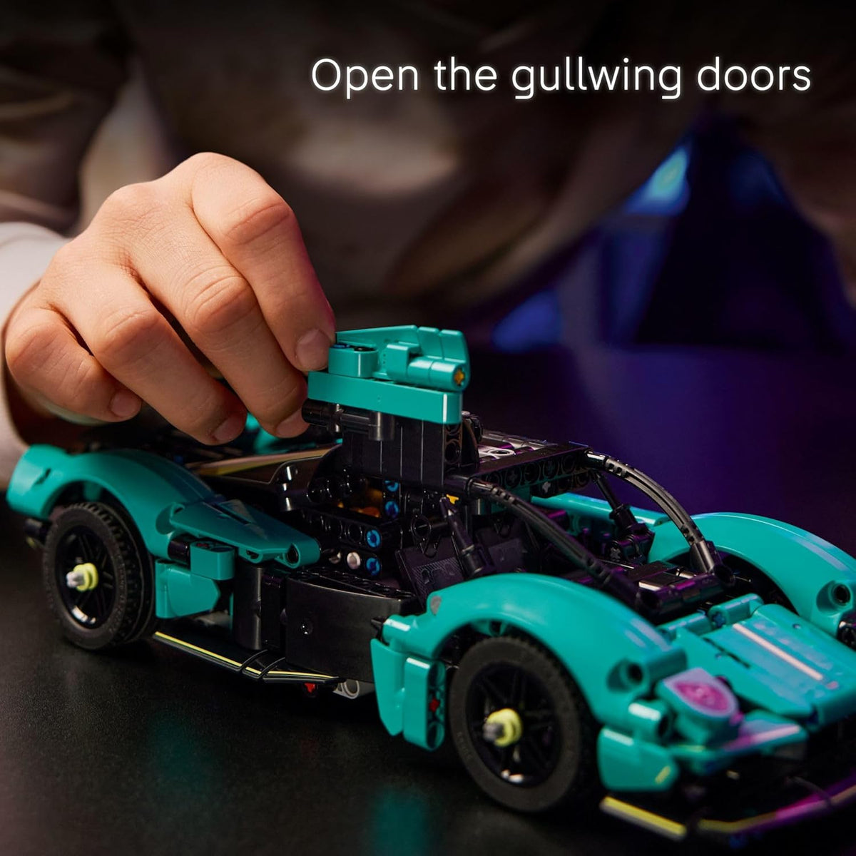 LEGO Technic Aston Martin Valkyrie - Kit de juguete para