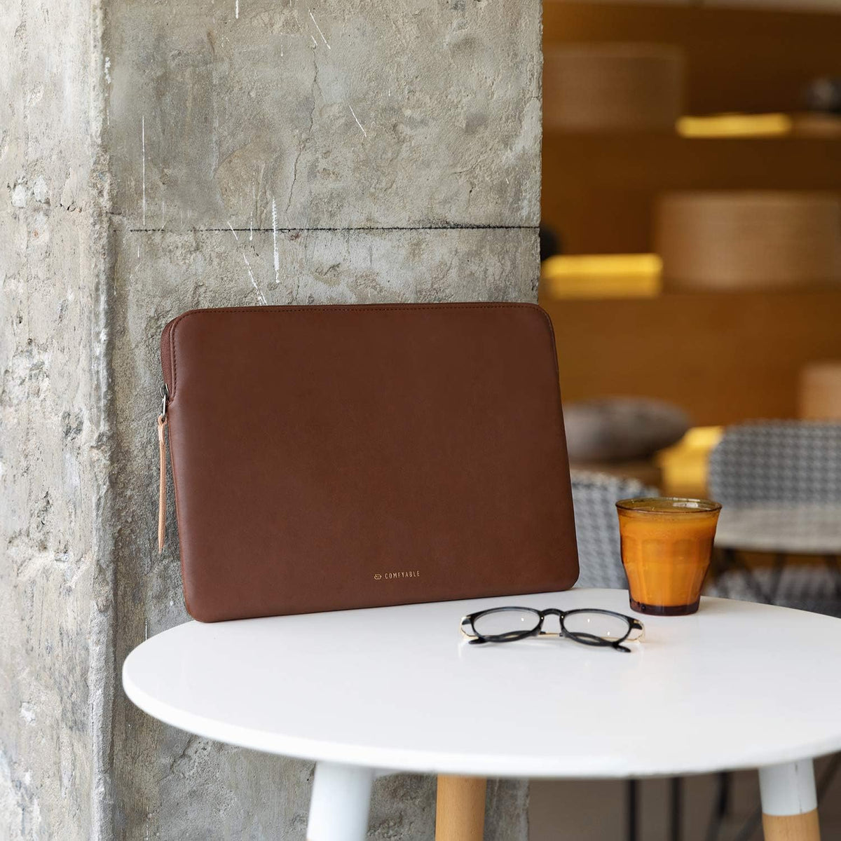 Comfyable Funda de piel para laptop con funda para accesorios, comp...