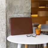 Comfyable Funda de piel para laptop con funda para accesorios, comp...