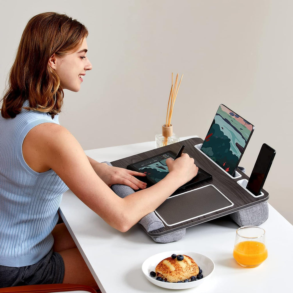 HUANUO - Escritorio portátil. Se adapta a laptops de hasta 17 pulgadas, almohadilla de muñeca integrada, para laptop, MacBook, tablet; soporte para laptop con sujeción para tablet, bolígrafo y teléfono (imitación de madera negra, grande)