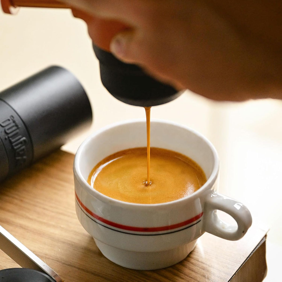 WACACO Minipresso GR2, cafetera portátil compatible con café molido, máquina de café expreso de 18 bares, funciona manualmente (arcilla de cobre)