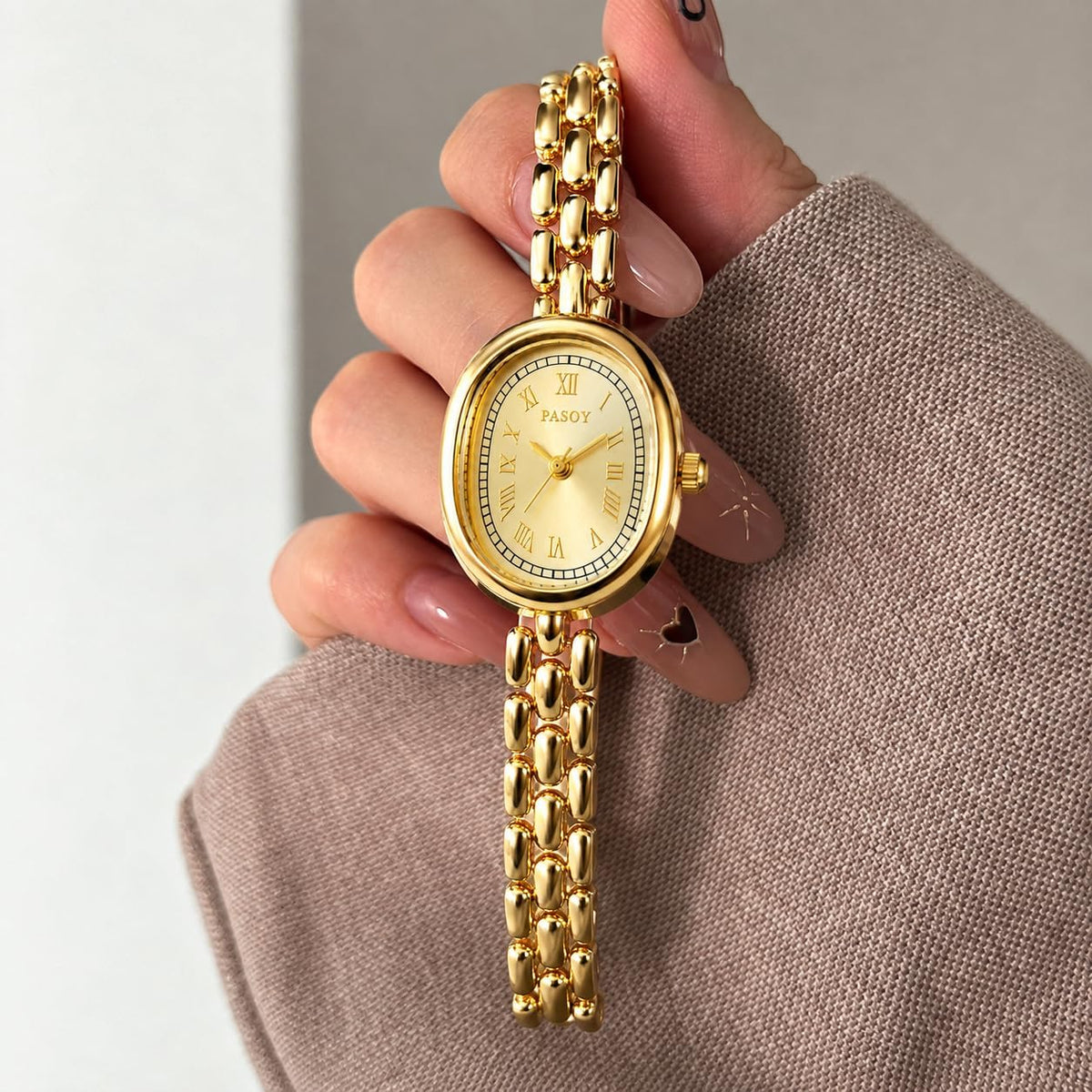 Reloj de pulsera para mujer con pantalla pequeña, cuarzo analógico ovalado de cara pequeña (Dorado)
