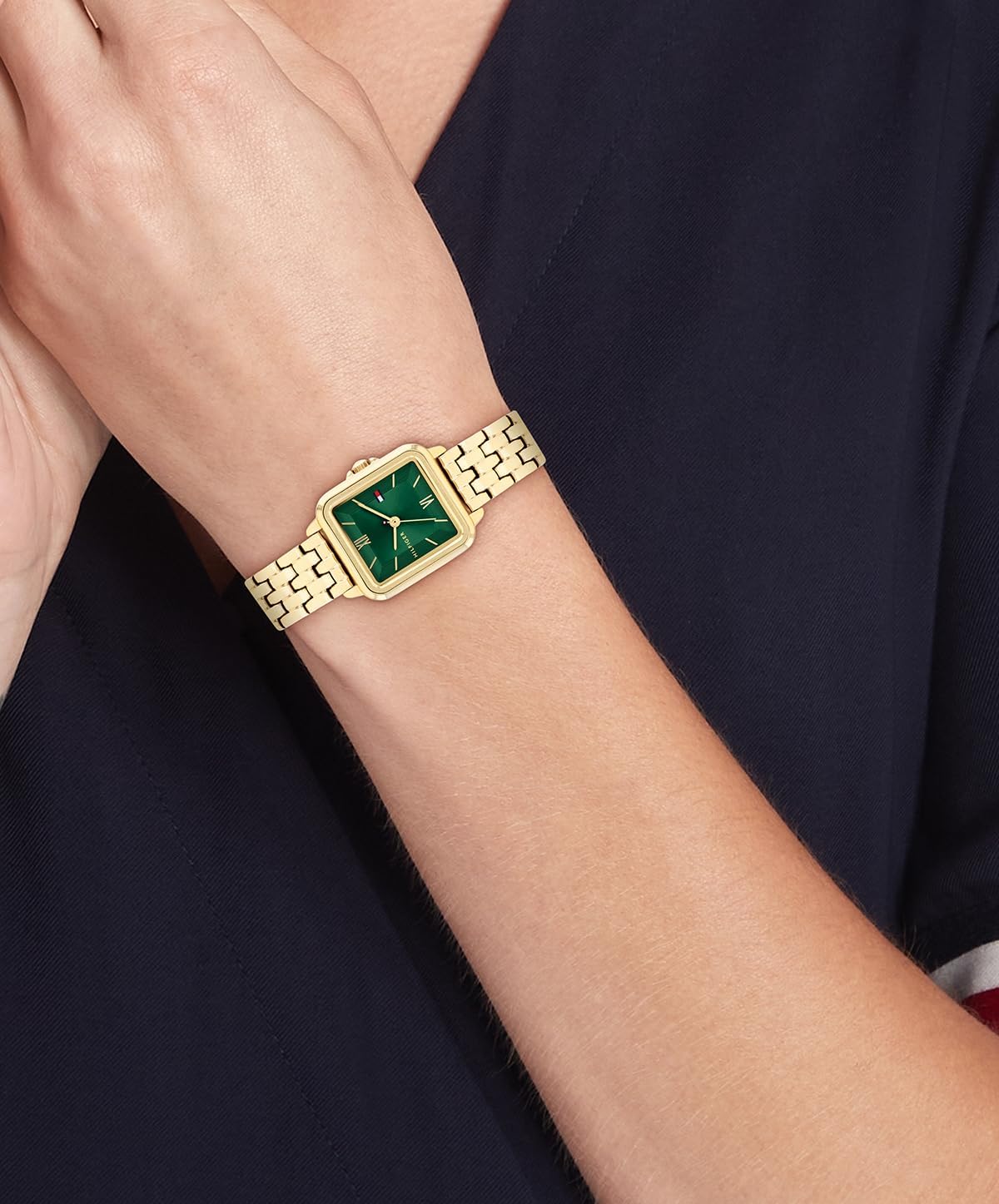 Tommy Hilfiger - Reloj de cuarzo para mujer, mini 24mm, caja de acero inoxidable en forma de tanque, números romanos, brazalete de eslabones, estilo casual de vestir - Regalo para ella