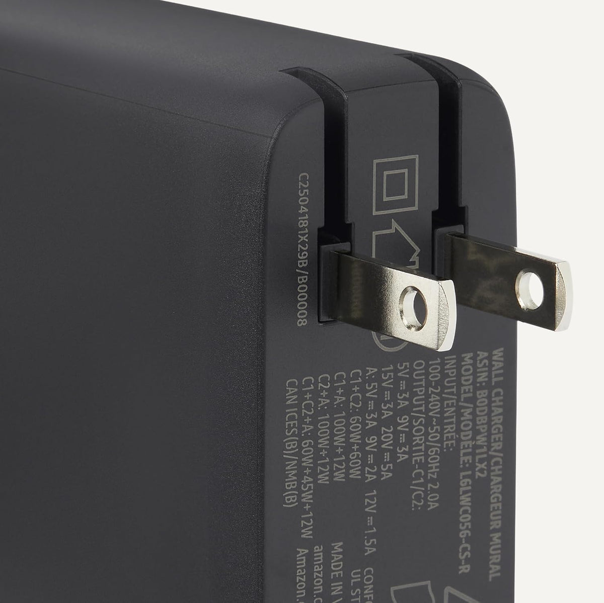 Amazon Basics Cargador de pared USB-C Nano GaN de carga rápida de 120 W, 3 puertos para portátiles, tabletas, teléfonos, tamaño compacto para viajes, negro