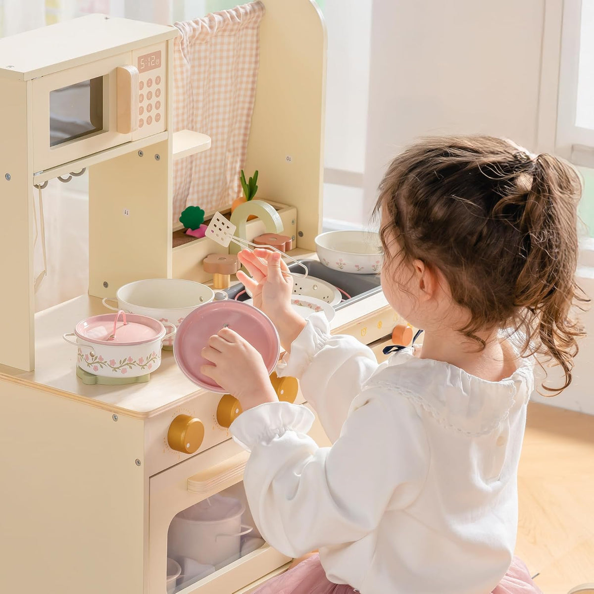 ROBOTIME Juego de ollas y sartenes para niños – Juego de 9 piezas de accesorios de cocina con utensilios de cocina de metal, utensilios de cocina y bolsa de almacenamiento – Ollas y sartenes de juguete para niños pequeños y niñas mayores de 3 años (rosa)