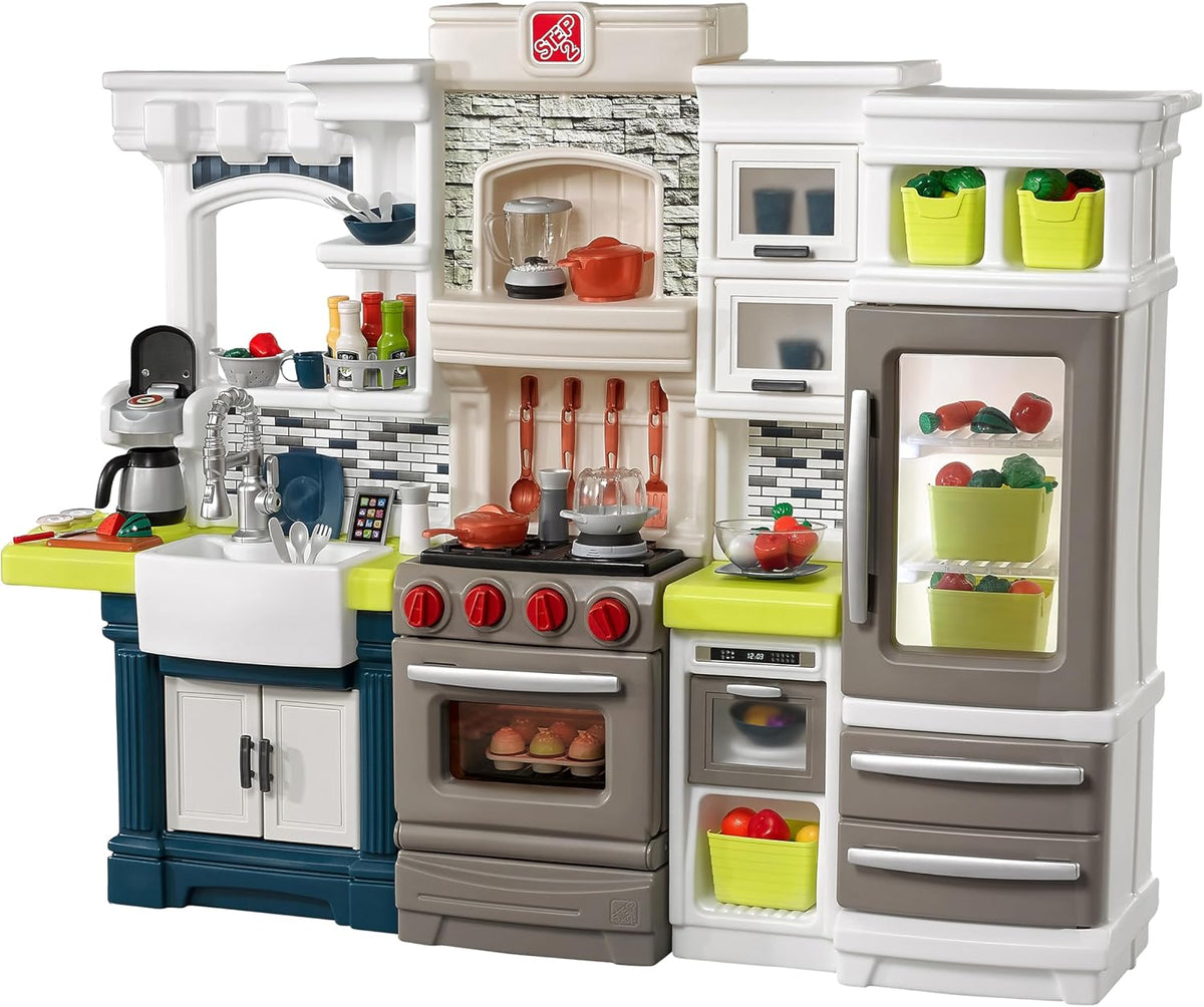Step2 Elegant Edge - Juego de cocina para niños, cocina para interiores y exteriores, juego interactivo con luces y sonidos, hecho de plástico duradero, incluye 78 accesorios de juguete, para niños