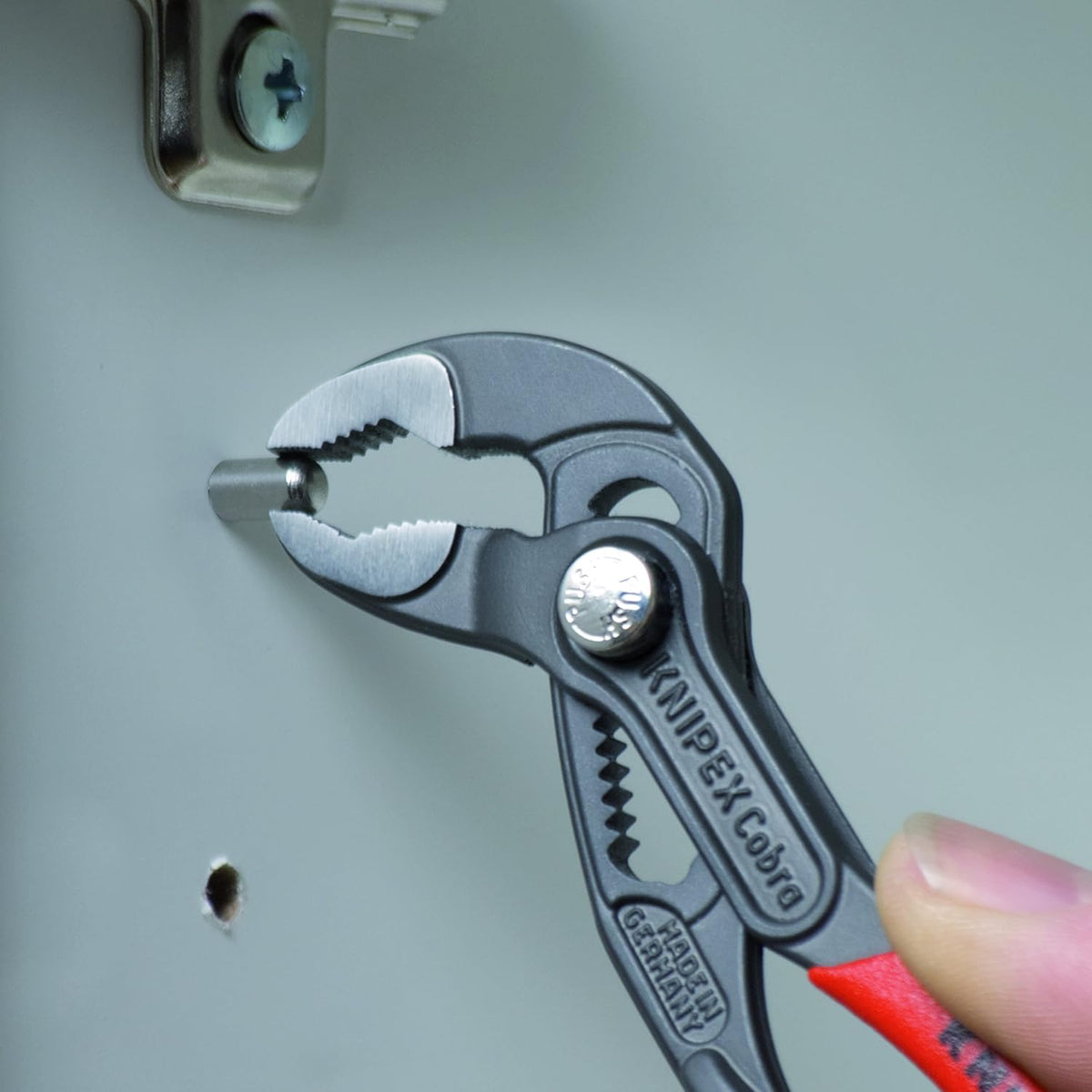 KNIPEX 87 01 125 - Alicates para bomba de agua Cobra® de 5 pulgadas, capacidad de 1-1/16 pulgadas.