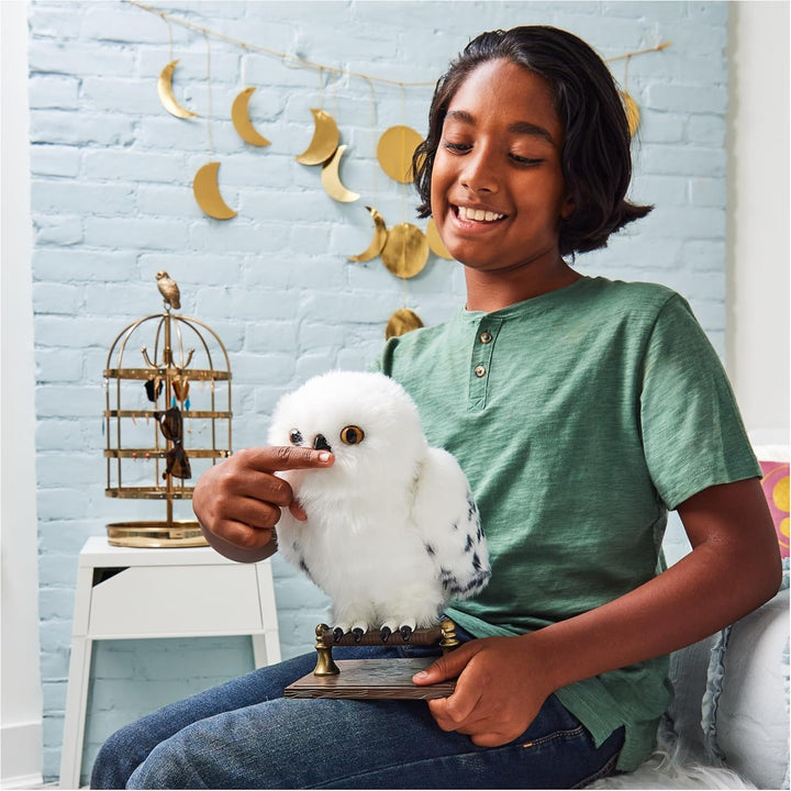 Wizarding World Harry Potter, lechuza interactiva Enchanting Hedwig...