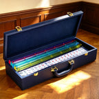 American Mahjong - Juego de maletas de cuero sintético portátil azul, 166 azulejos blancos, 4 bastidores Mahjong todo en uno con empujadores, incluye fichas y dados, juego de azulejos Travel