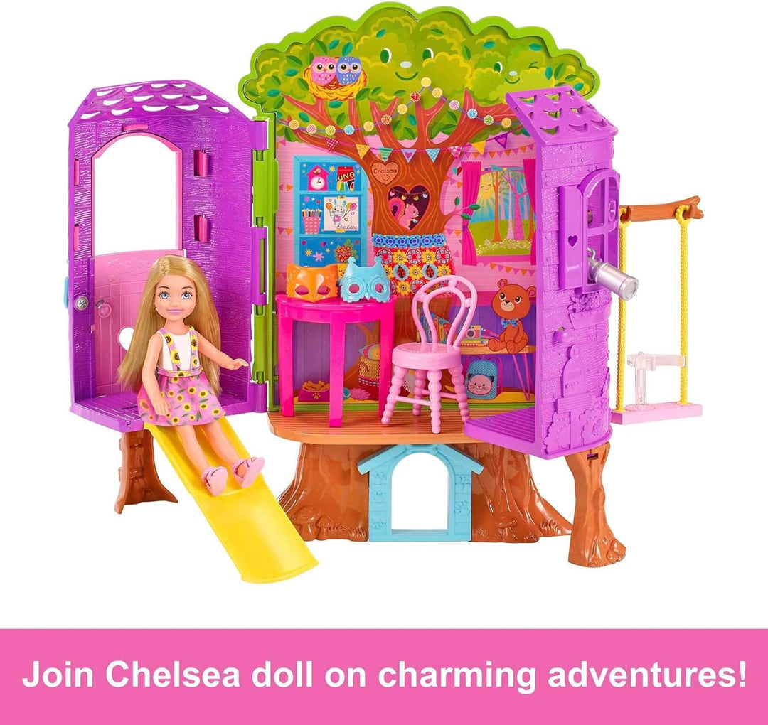 Muñeca Chelsea de Barbie y juego de casa de árbol con cachorro