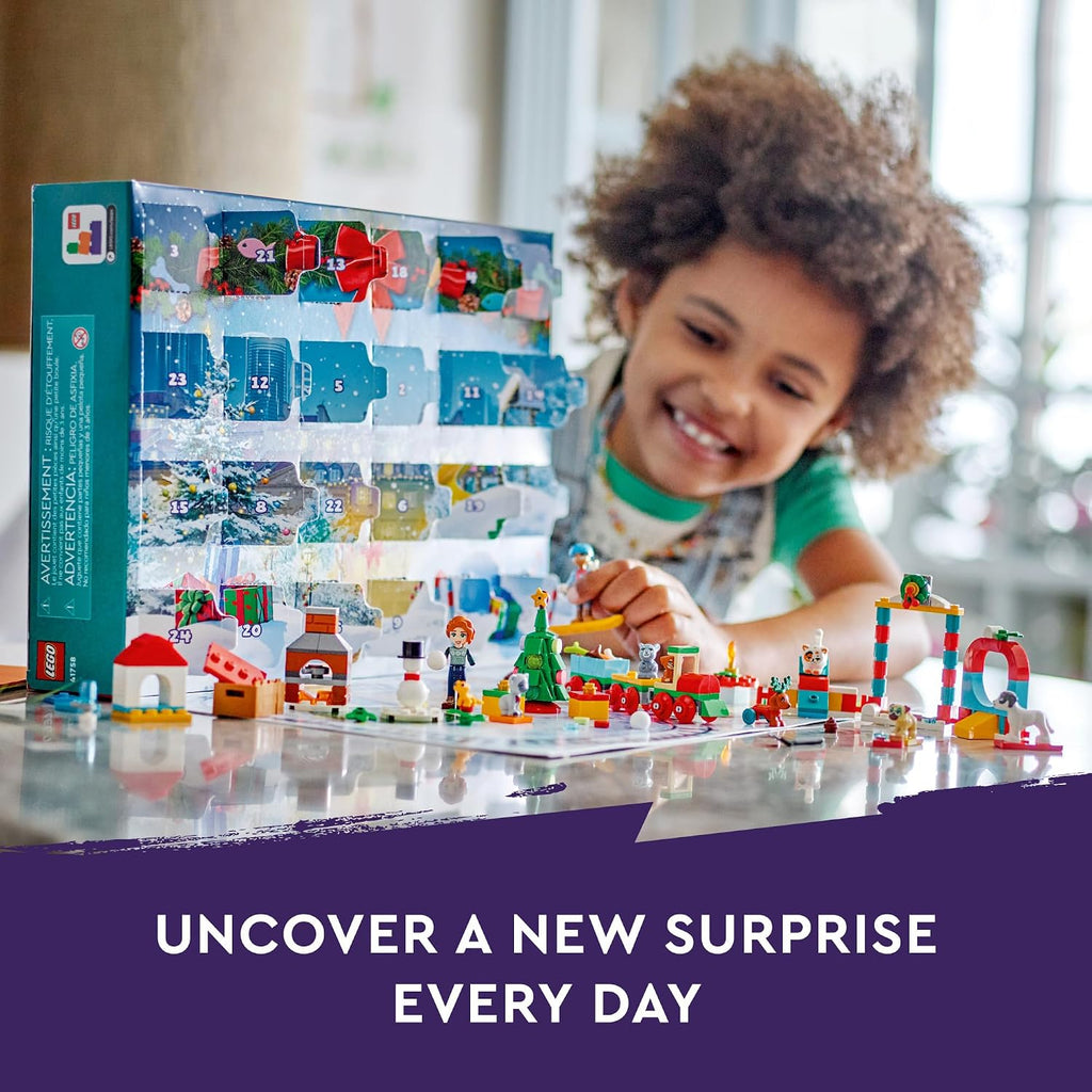 LEGO Friends - Calendario de Adviento 2023 41758, juego de cuenta regresiva de Navidad, 24 sorpresas diarias coleccionables, incluyendo 2 mini muñecas y 8 figuras de mascotas