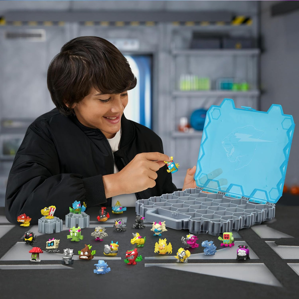MrBeast Hive Collector Pack tiene capacidad para más de 70 microbestias