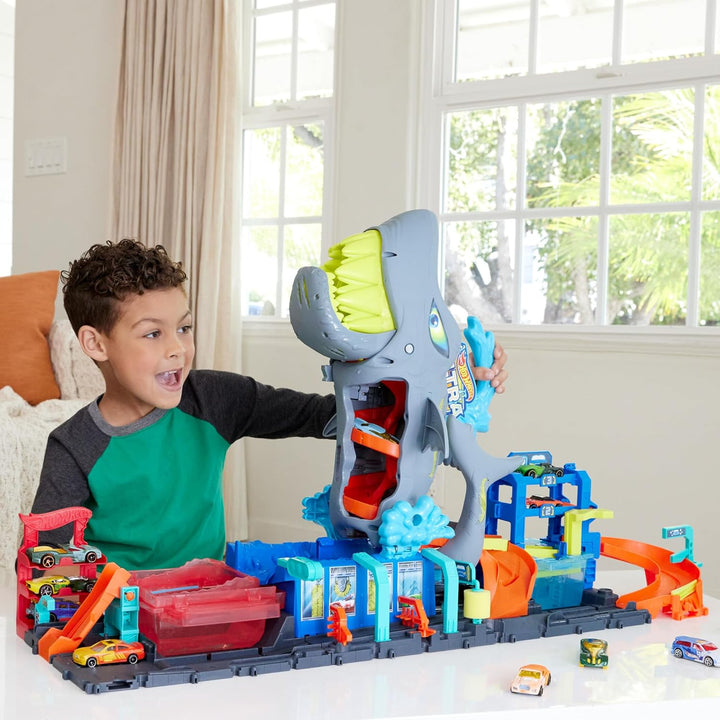 Hot Wheels Juego de pistas de ciudad, lavado de autos Ultra Shark c...