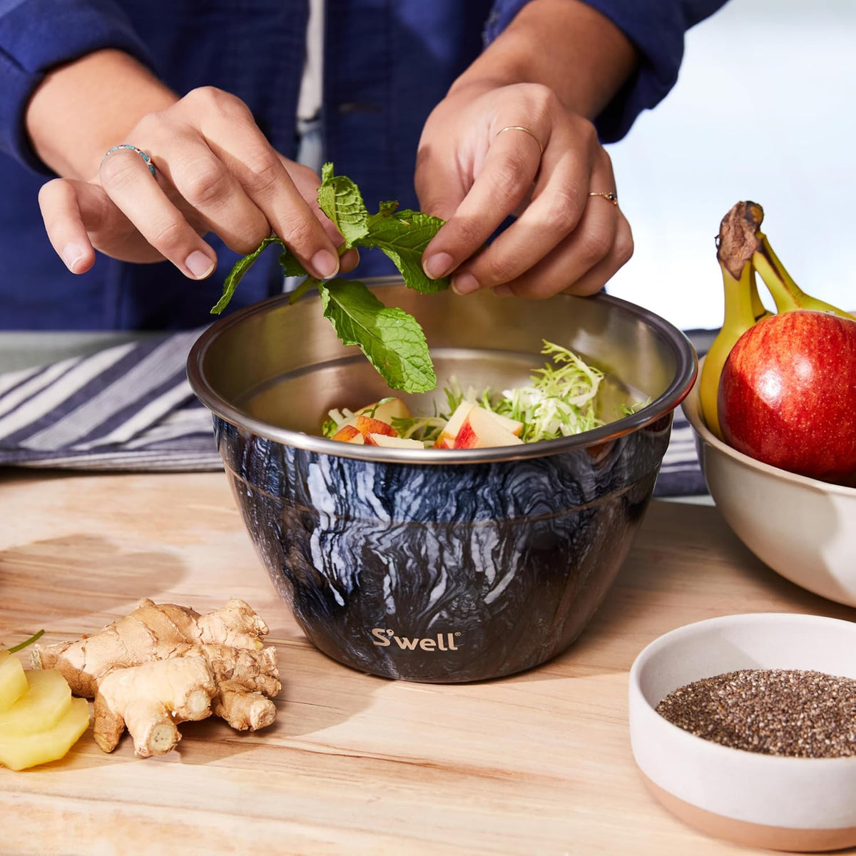 S'well Kit de ensaladera de acero inoxidable de 64 onzas, color azurita, incluye recipiente para condimentos de 2 onzas y bandeja extraíble, a prueba de fugas, fácil de limpiar, apto para lavavajillas