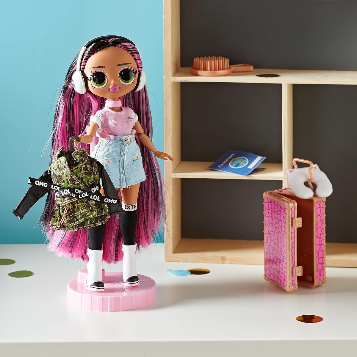 L.O.L. Surprise! OMG World Travel™ City Babe - Muñeca de moda con 15 sorpresas, incluyendo atuendo, accesorios de viaje y juego reutilizable, gran regalo para niñas a partir de 4 años