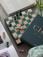 Set de Ajedrez Classic Green de Printworks - Piezas de Madera y Tablero de Acrílico