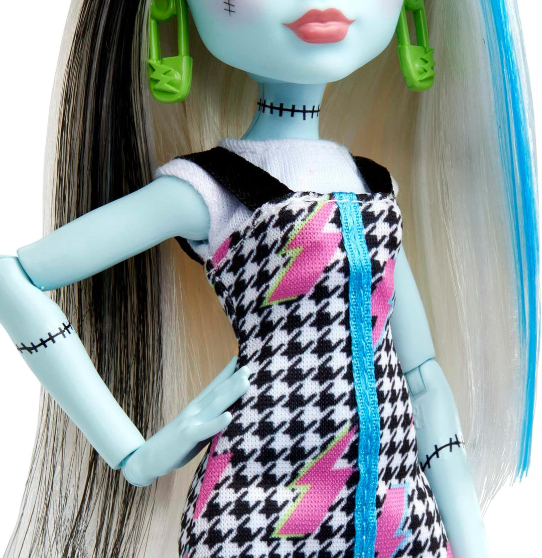Monster High La muñeca Frankie cuenta con más de 10 articulaciones...