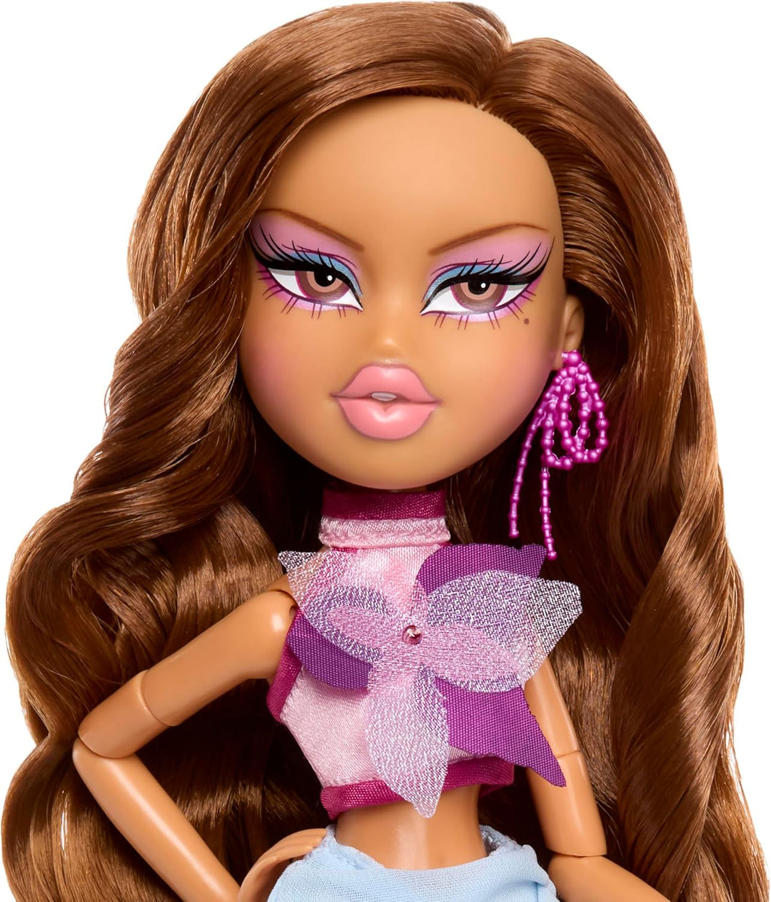 Muñeca coleccionable Bratz Fashion Pixiez Yasmin de fantasía con mo...
