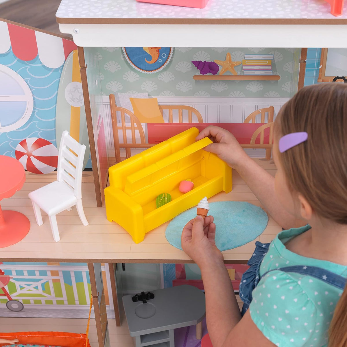 KidKraft Ferris Wheel Fun Beach House - Casa de muñecas de madera con 19 accesorios y EZ Kraft Assembly™, regalo para mayores de 3 años