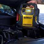 DEWALT DXAEJ14 Arrancador de salto de 1600 amperios pico con inflador de